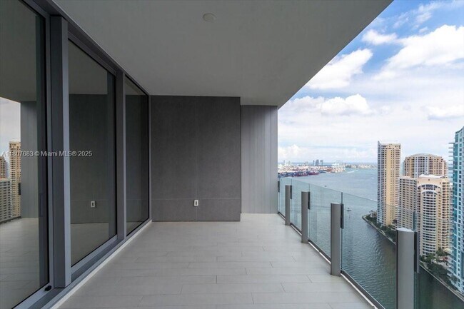 Building Photo - 300 Biscayne Blvd Way