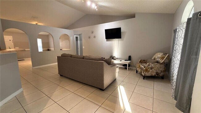 Building Photo - 627 Fisher Ct