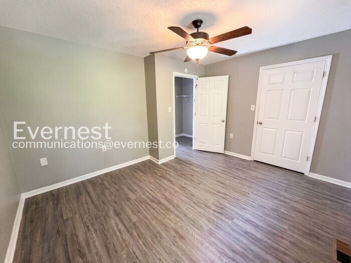 Building Photo - 1800 Labette Manor Dr