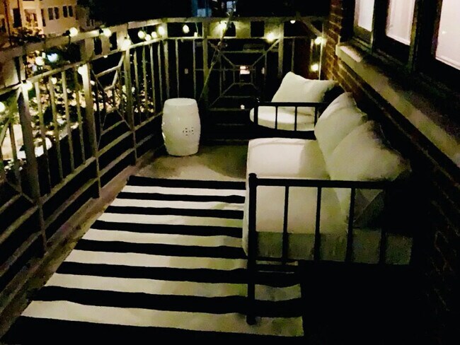 Building Photo - 15 S Throop St