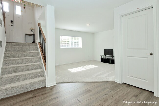 Building Photo - 1004 Neubauer Circle