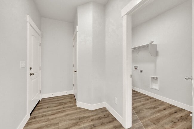 Building Photo - 106 N Midland Dr