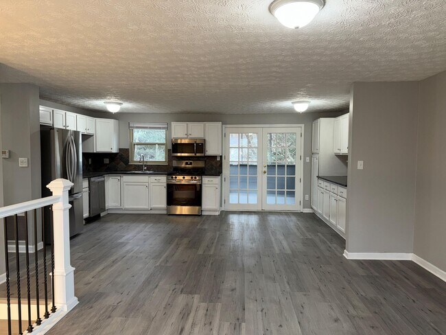 Building Photo - 1177 Hilton Dr