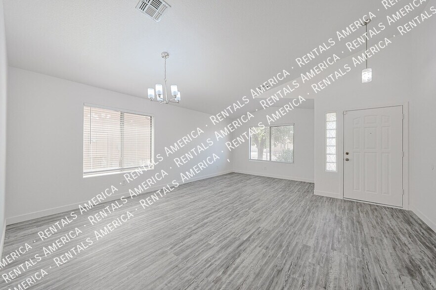 Building Photo - 4930 W Desert Dr