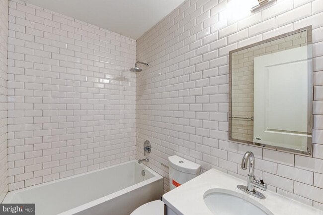 Building Photo - 501 Seward Square SE