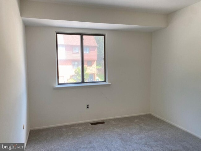 Building Photo - 49 Helios Ct