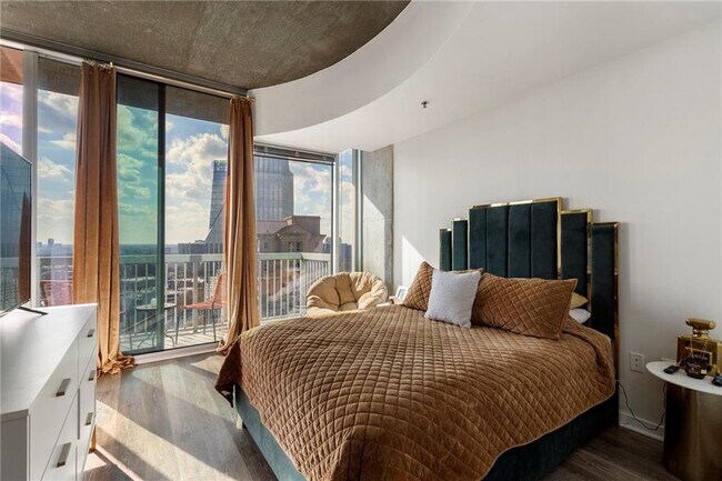 Building Photo - 3324 Peachtree Rd NE