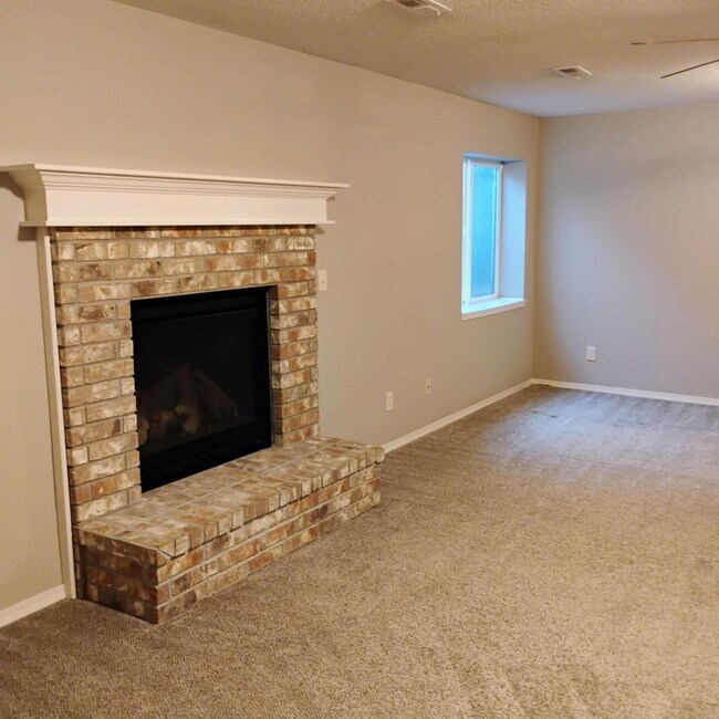 Building Photo - 1818 N Nickelton Ct