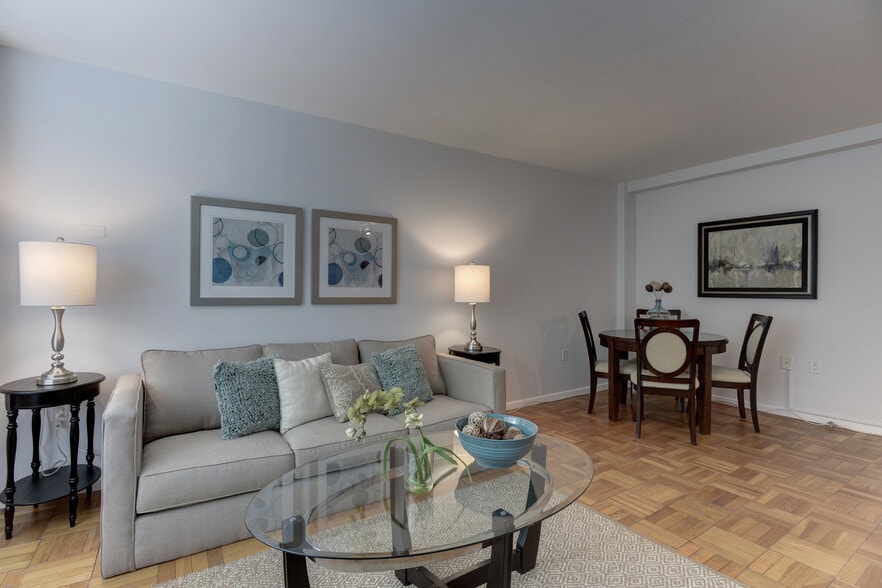 Ample Natural Light - 4100 W St NW