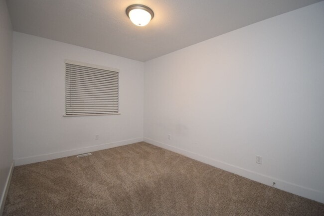 Building Photo - Beautiful 4 Bed Eagle Mountain Home, Near Parks & Lake!!