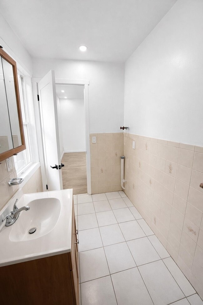 Building Photo - 87 Merseles St
