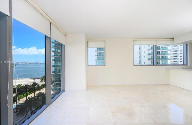 Building Photo - 1300 Brickell Bay Dr