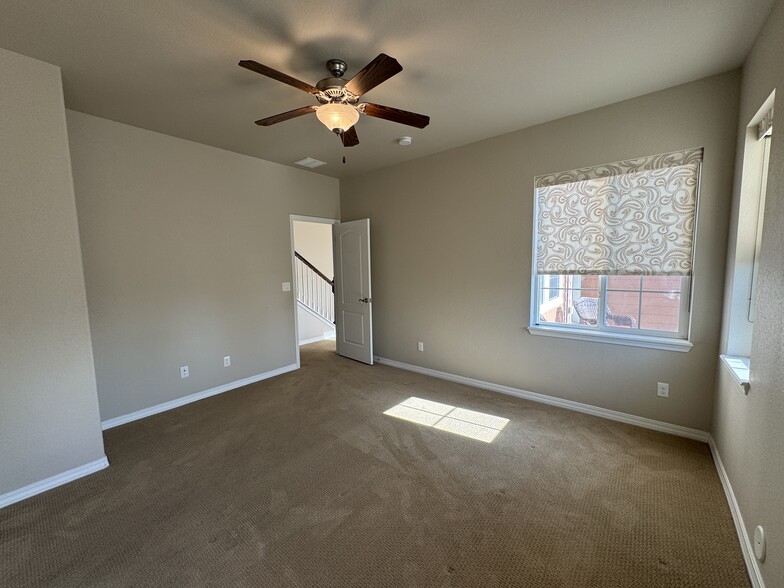 Building Photo - 475 Eclipse Dr