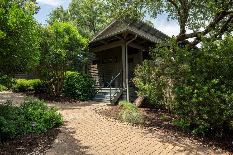 Building Photo - 2113 Barbaro Way