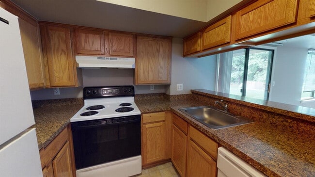 Building Photo - 275 Briarcrest Dr