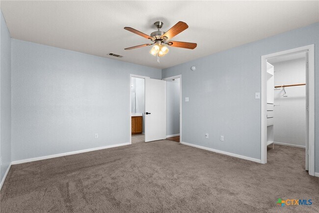 Building Photo - 2909 Lantana Dr