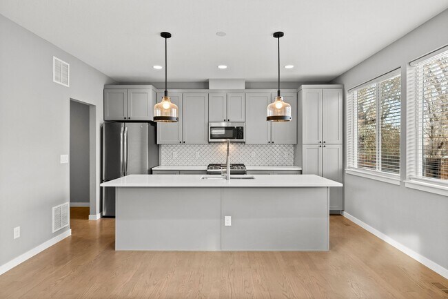 Building Photo - 5230 Stuart St