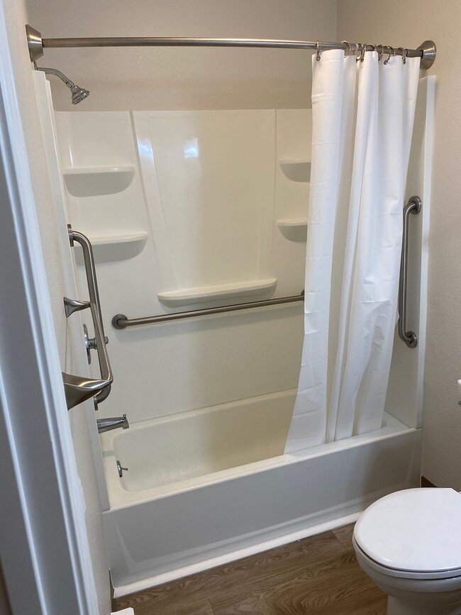 Building Photo - 1701 B Aliak Dr