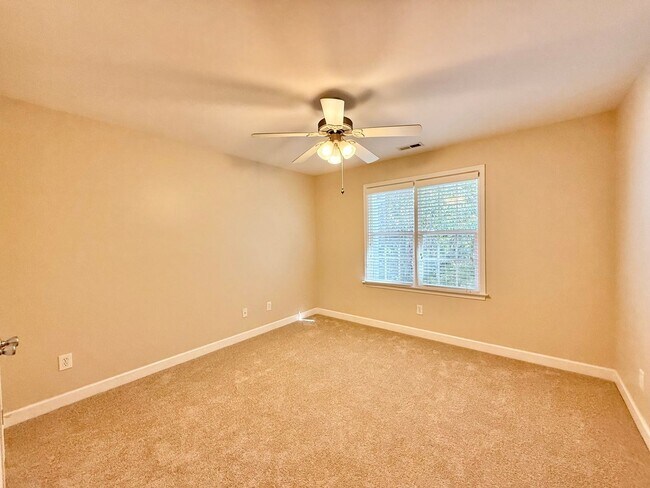 Building Photo - Gorgeous 3BD, 2.5BA Raleigh Townhome in a ...