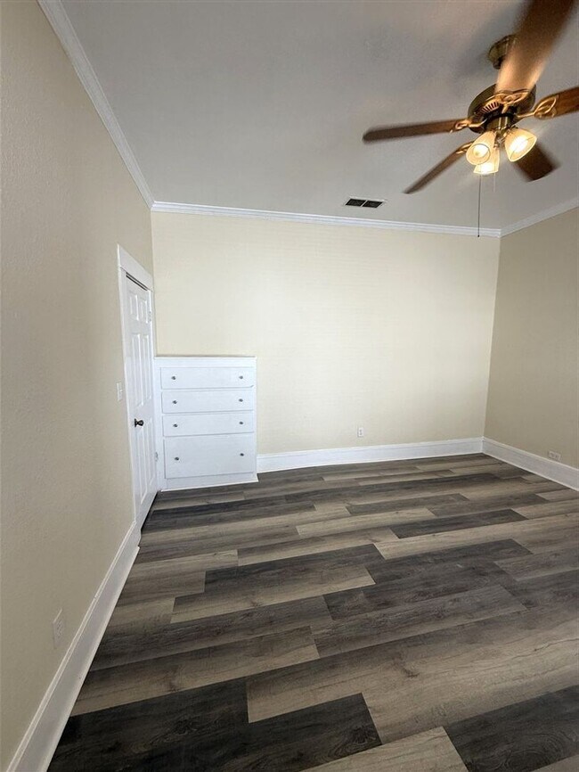 Building Photo - Beautifully Renovated 2 bedroom, 1 bath Bungalow | Historic Highland area | $900/Month Rent