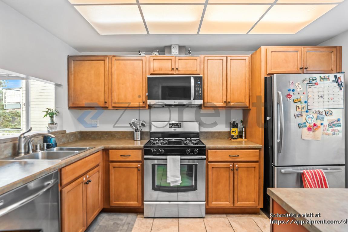 Building Photo - 25071 Oakridge Ct