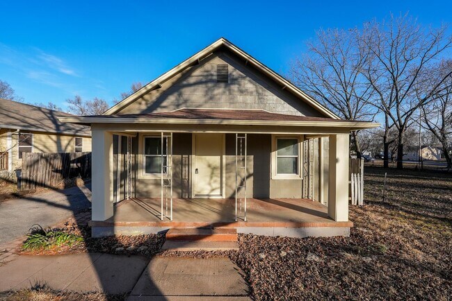 Building Photo - 406 N Star St