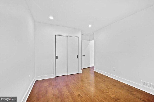 Building Photo - 10222 Arizona Cir