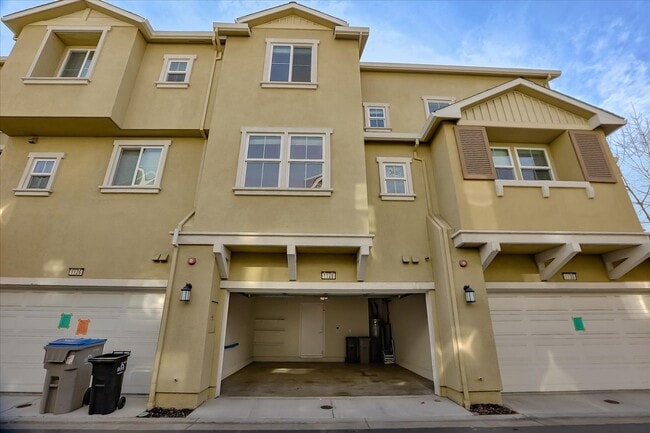 Building Photo - 1128 Campbell Ave