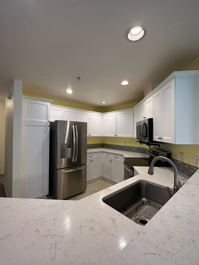 Building Photo - 2175 Hammond Ave