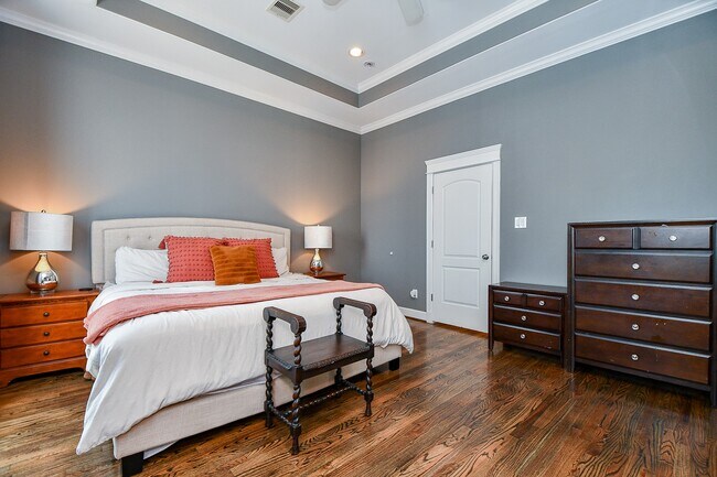 Building Photo - 2109 Bidwell Dr