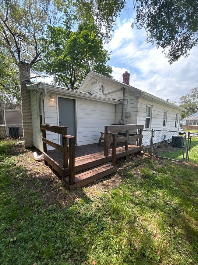 Building Photo - Charming 2-Bedroom, 1-Bathroom Home with B...