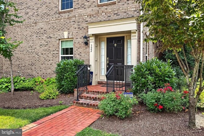 Building Photo - 322 N George Mason Dr