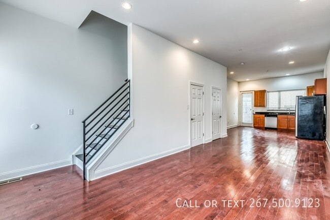Building Photo - 1456 E Columbia Ave