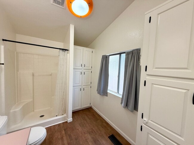 Building Photo - Charming 2-Bedroom Home with Office & Lake...