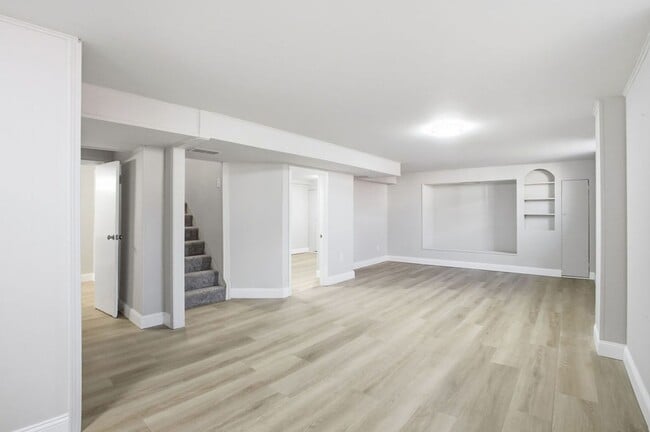 Building Photo - Spacious 3-Bed Home with Finished Basement and Extra Room