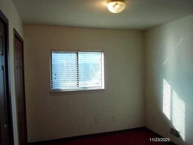 Building Photo - 16682 Eastland St