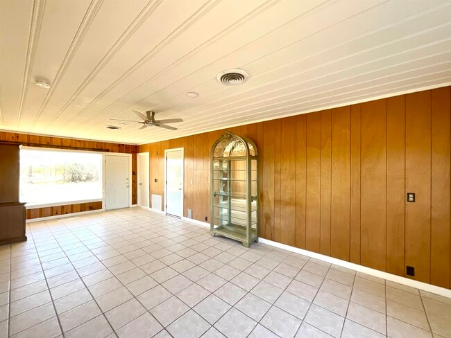 Building Photo - 3442 N U.S. Hwy 281