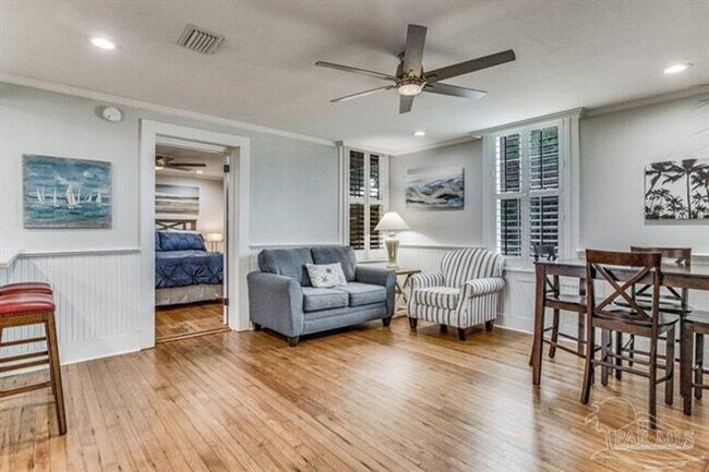 Building Photo - Beautifully renovated downstairs unit!