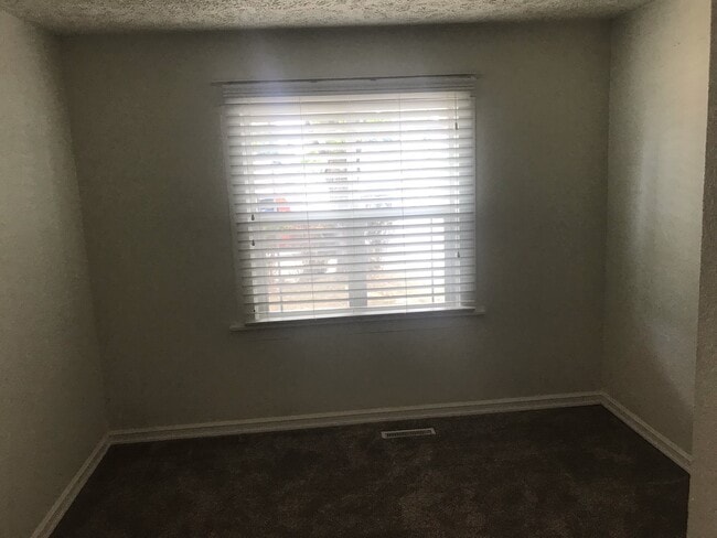Building Photo - 3 BEDROOM GARLAND DISTRICT BUNGALOW