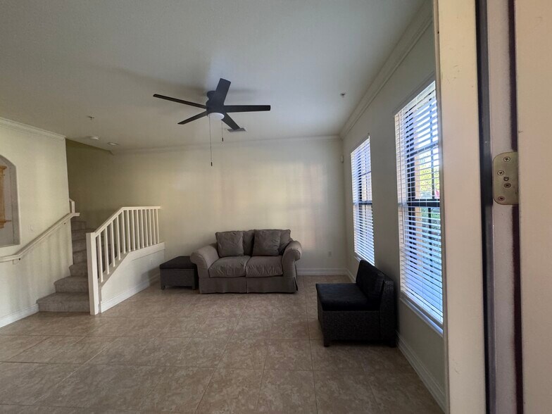 Building Photo - 9147 Delano St