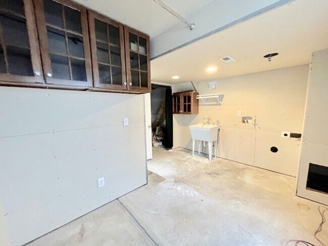 Building Photo - Stunning 4 Bed/4 Bath Home in Banning Lewis Ranch