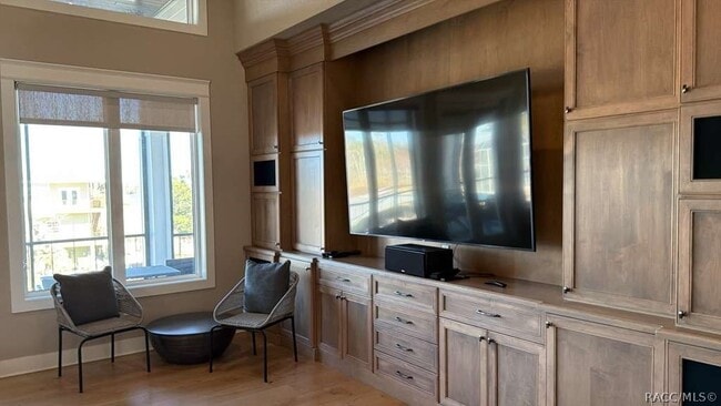 Building Photo - 1345 NW 20th Ave