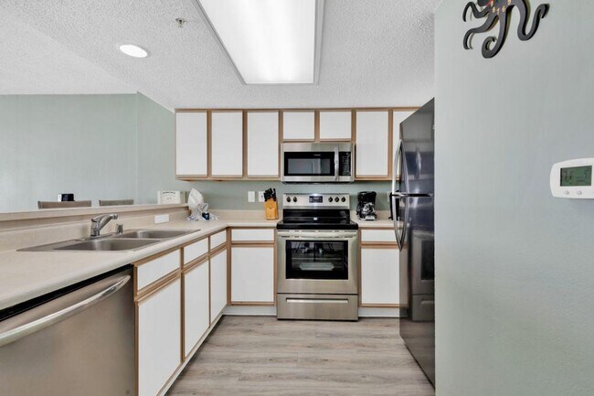 Building Photo - 2701 S Ocean Blvd