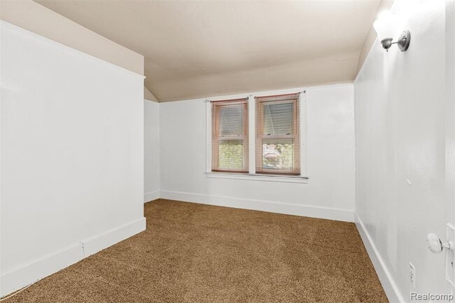 Building Photo - 15404 Normandy St