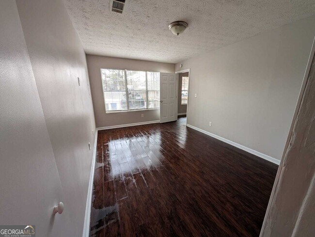 Building Photo - 614 Waynes Ct SE