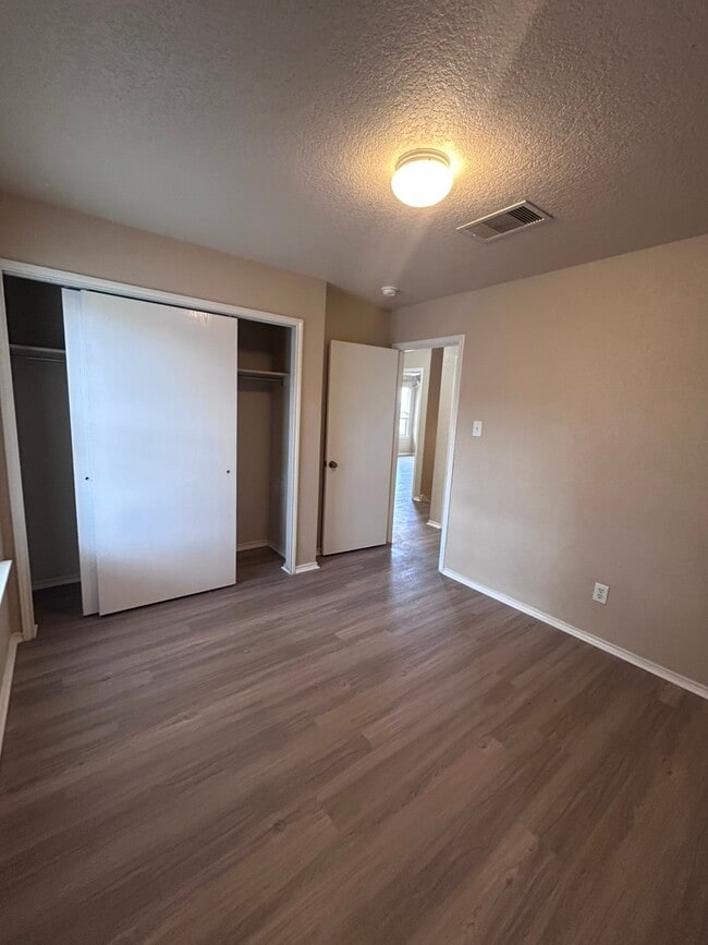 Building Photo - 841 Barrel Point