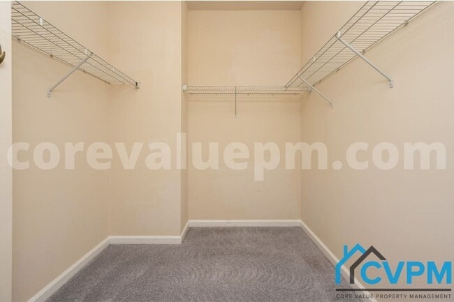 Building Photo - 584 Fox River Hills Way