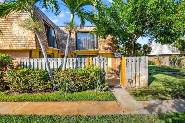 Building Photo - 198 Lake Arbor Dr