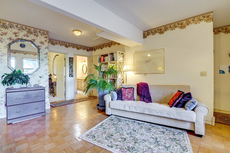 Building Photo - 1421 Landes St