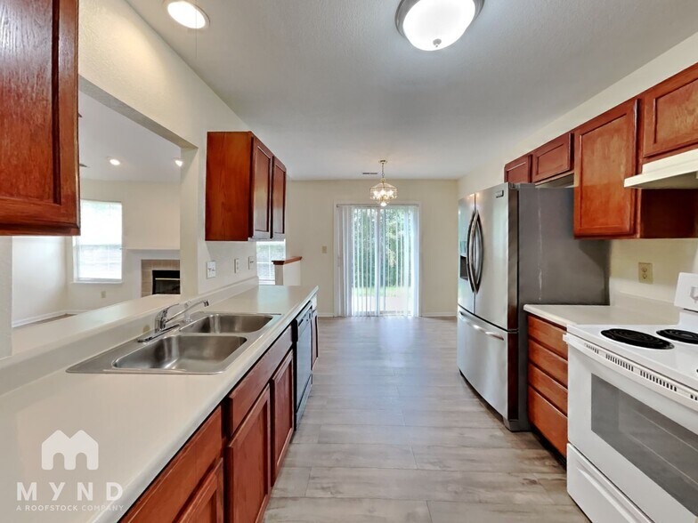 Building Photo - 704 Treyburn Lakes Way